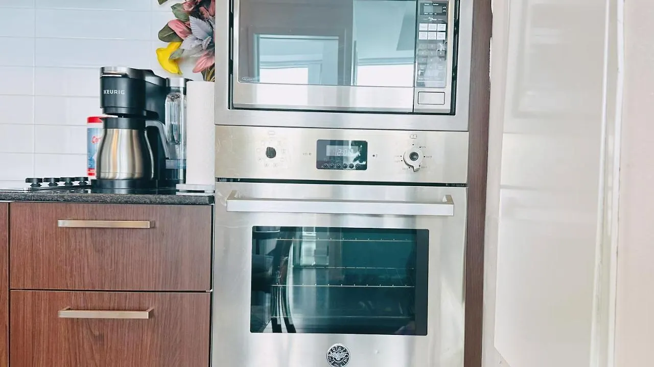 Superior 49Th Floor 3 Bedroom Suite With Cn Tower And City View Toronto