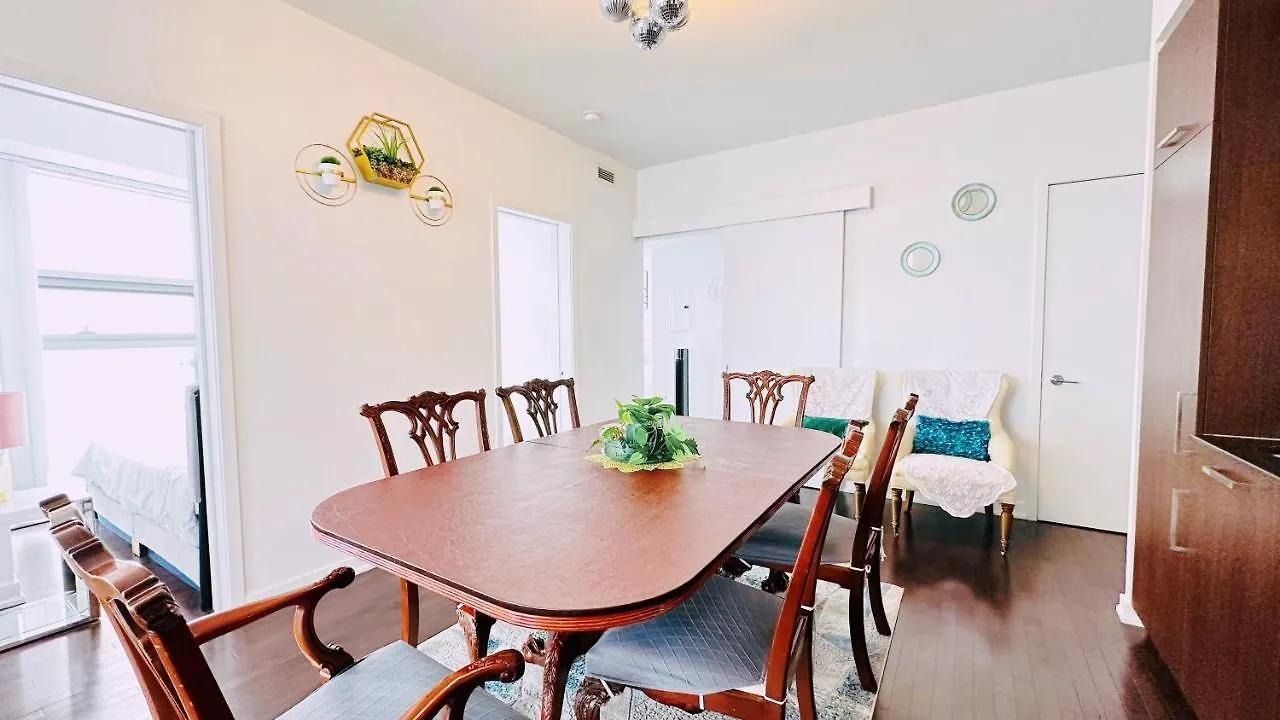 Superior 49Th Floor 3 Bedroom Suite With Cn Tower And City View Toronto Canada