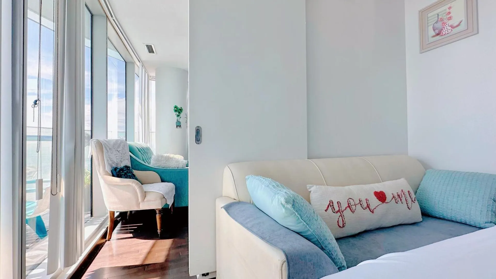 Superior 49Th Floor 3 Bedroom Suite With Cn Tower And City View Toronto Hotel