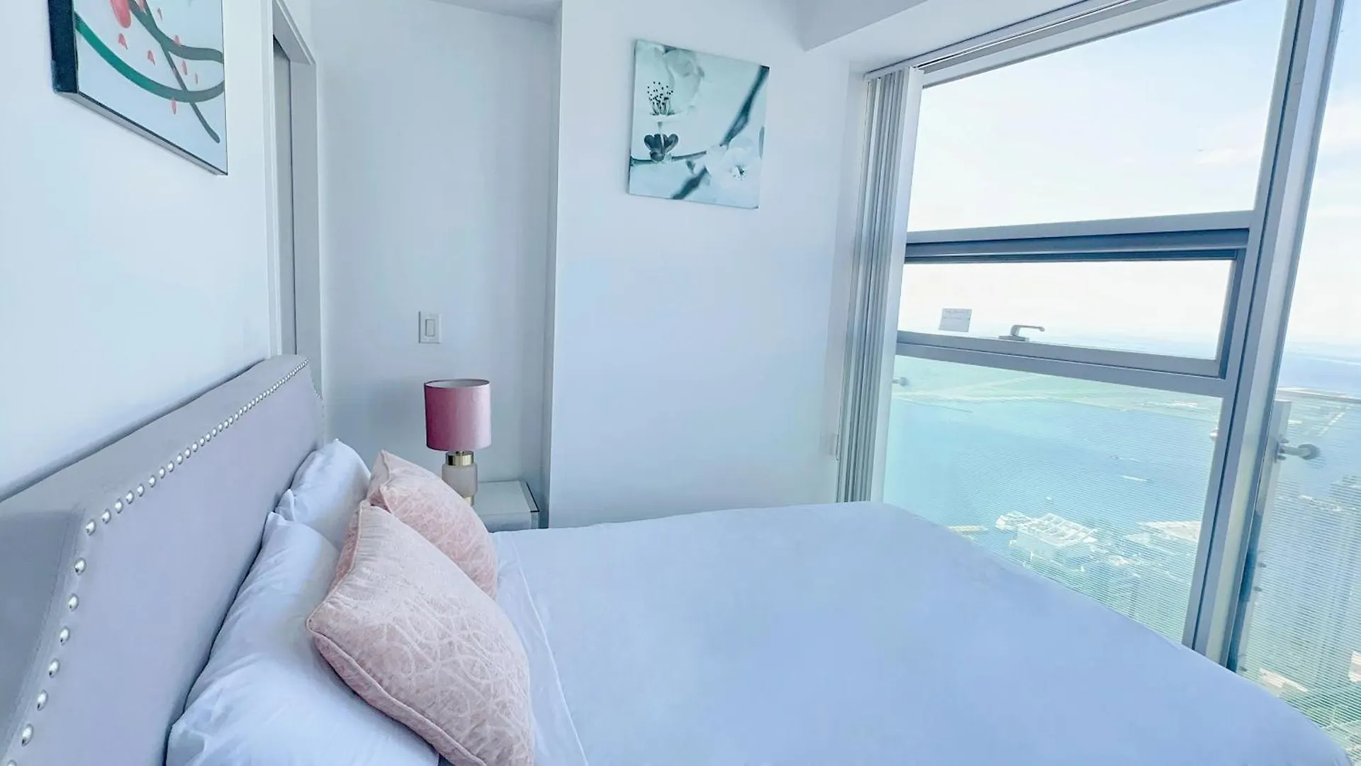 Superior 49Th Floor 3 Bedroom Suite With Cn Tower And City View Toronto Hotel