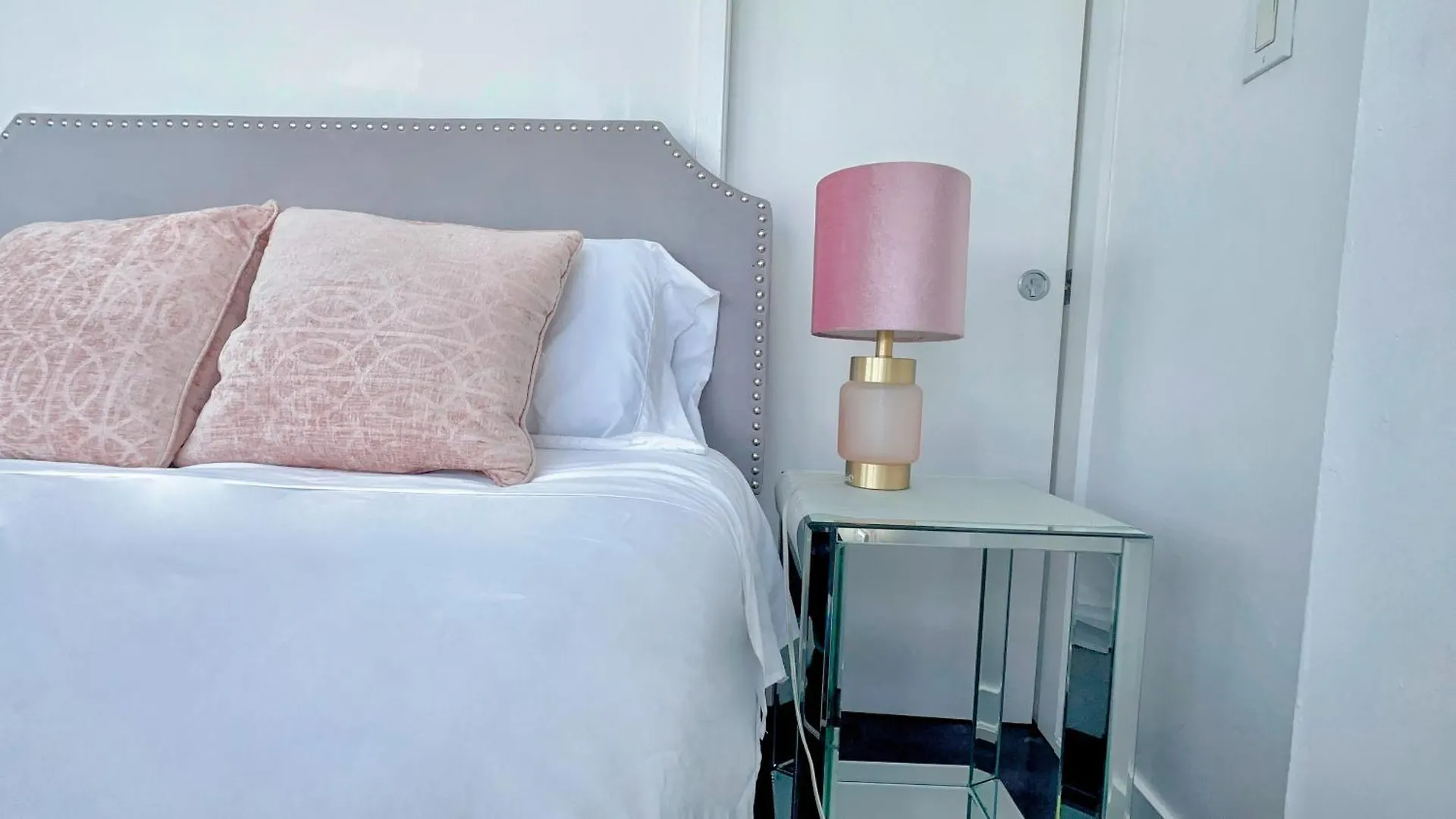 Superior 49Th Floor 3 Bedroom Suite With Cn Tower And City View Toronto Hotel