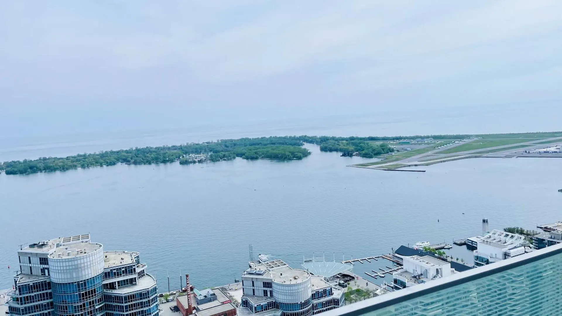 Superior 49Th Floor 3 Bedroom Suite With Cn Tower And City View Toronto 0*,