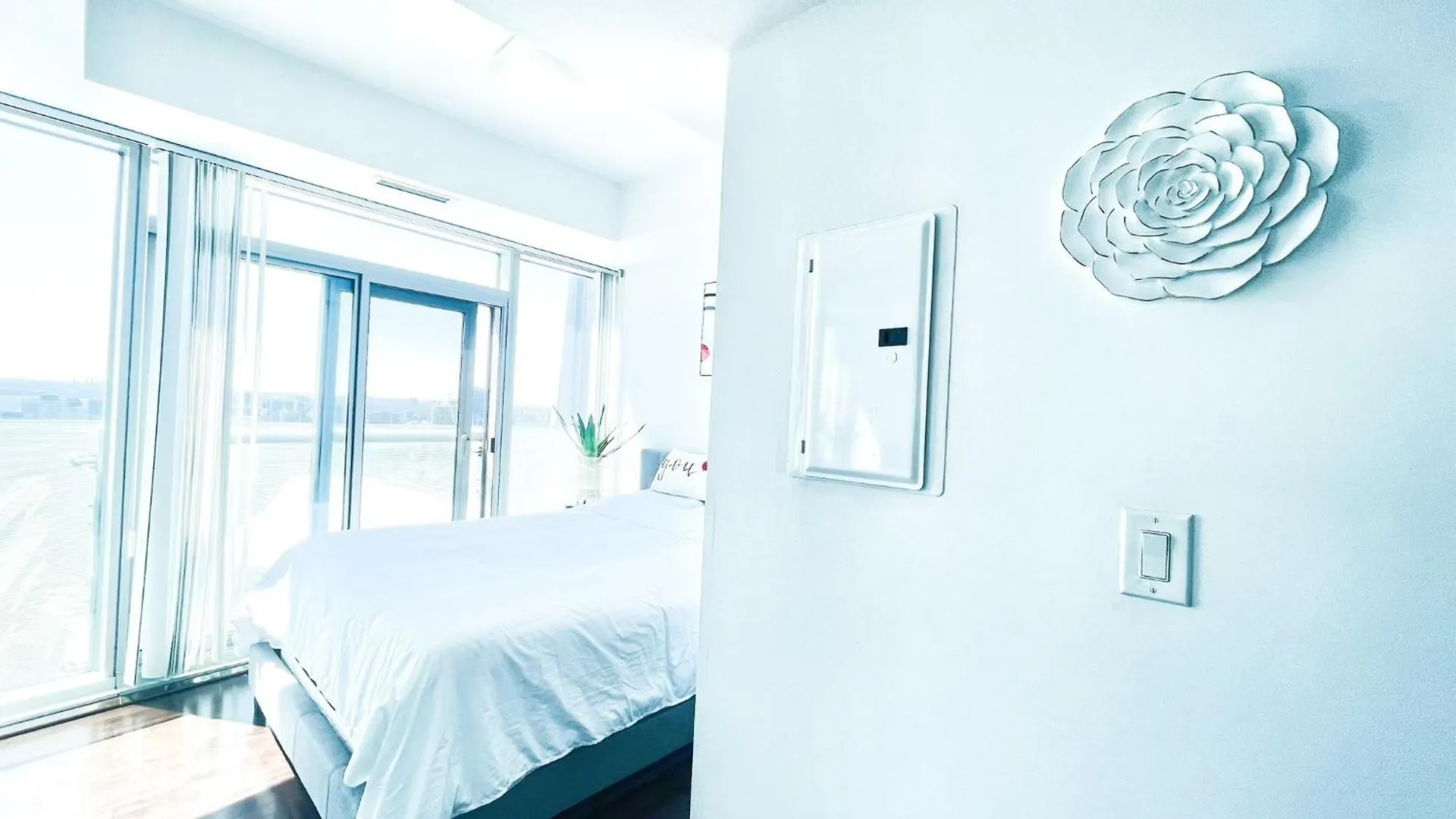Superior 49Th Floor 3 Bedroom Suite With Cn Tower And City View Toronto